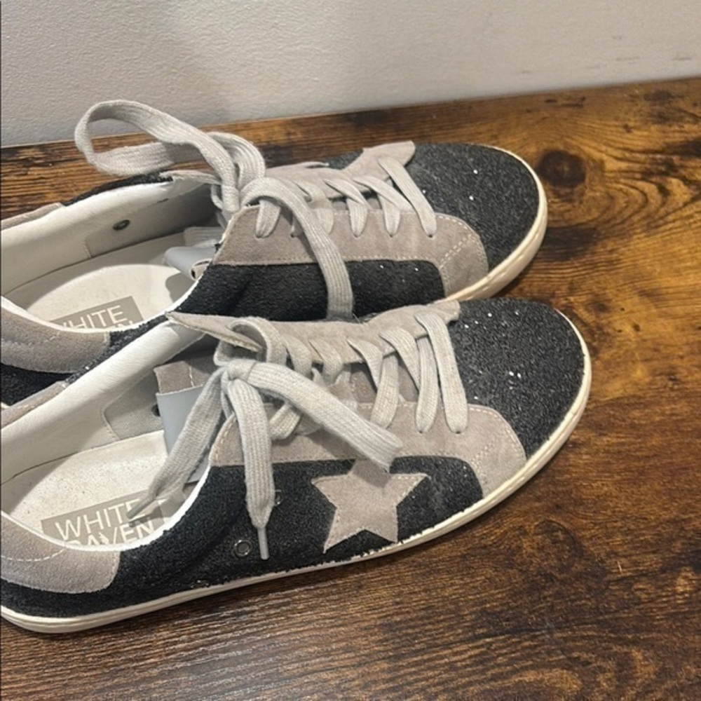 White Raven black sparkly sneaker Women's Gray and Black Sneakers size 9